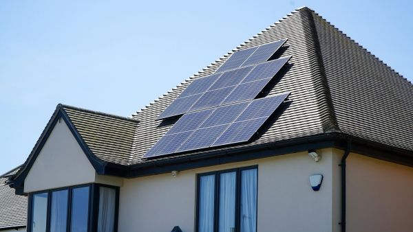 Maximisez votre indépendance énergétique avec un panneau solaire