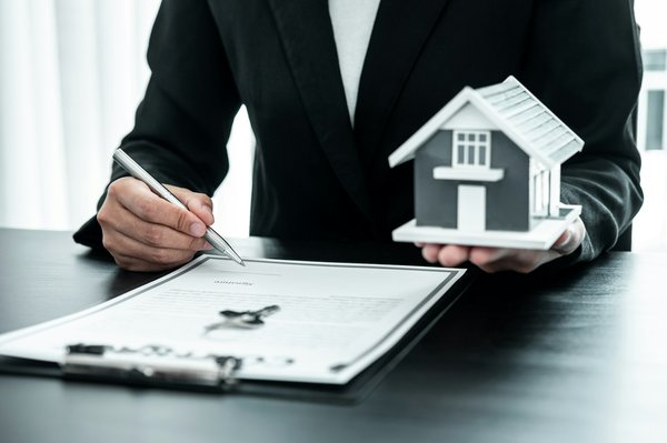Assurance prêt immobilier : que faire en cas de décès du propriétaire du contrat ?